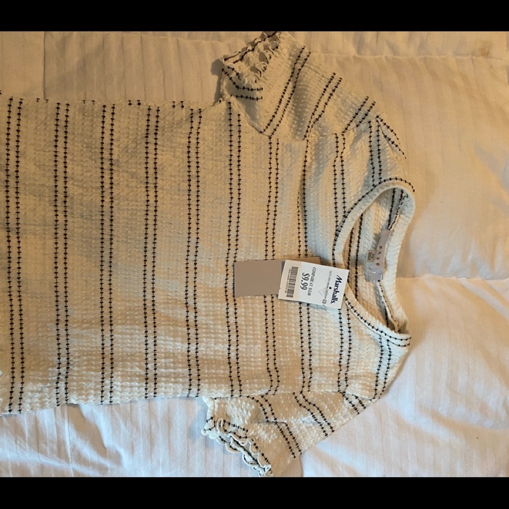 gaze waffle tee from marshalls - nwt -cool black and white embroidered pattern